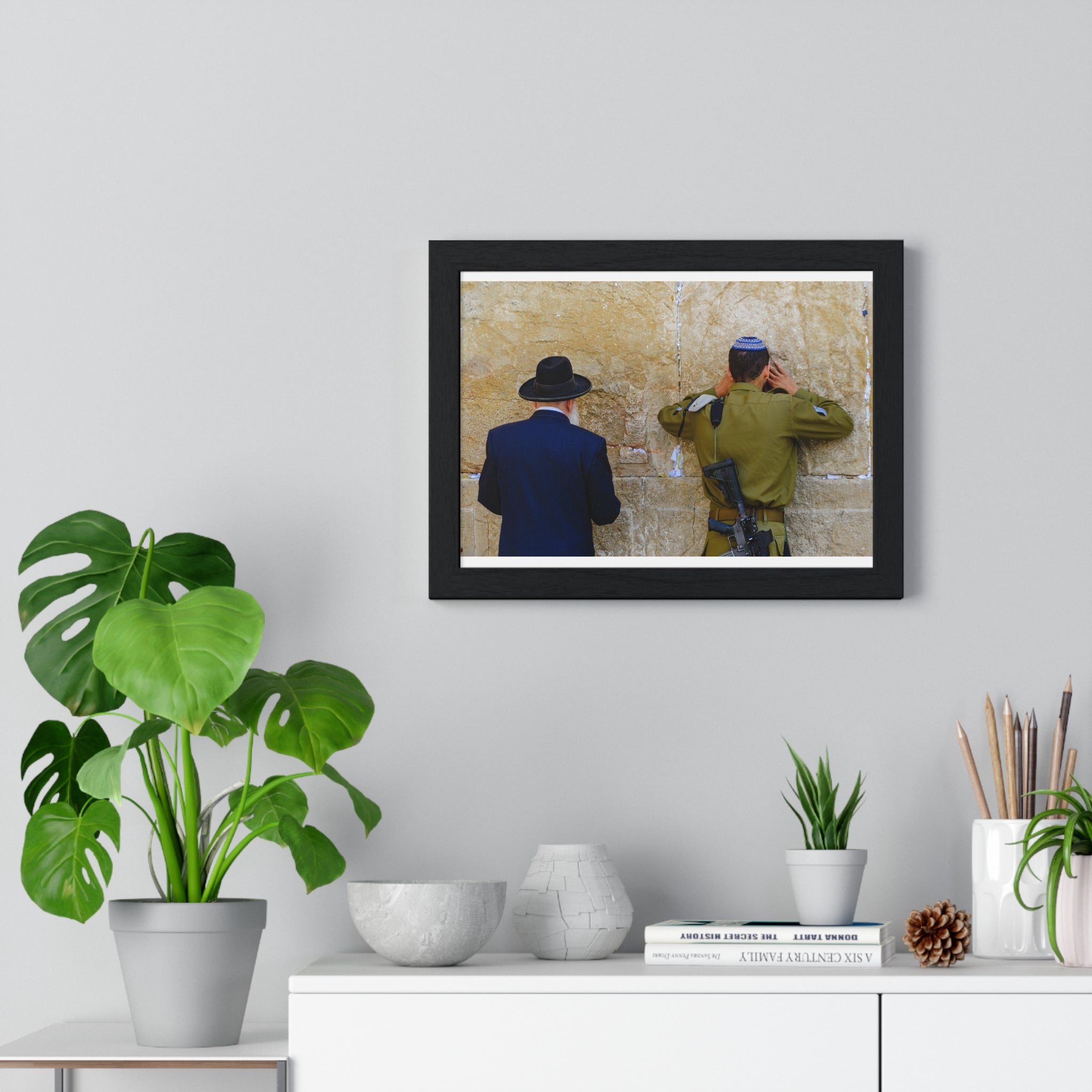 Rabbi and soldier praying at Western Wall (Kotel) in Jerusalem — Framed Horizontal Poster
