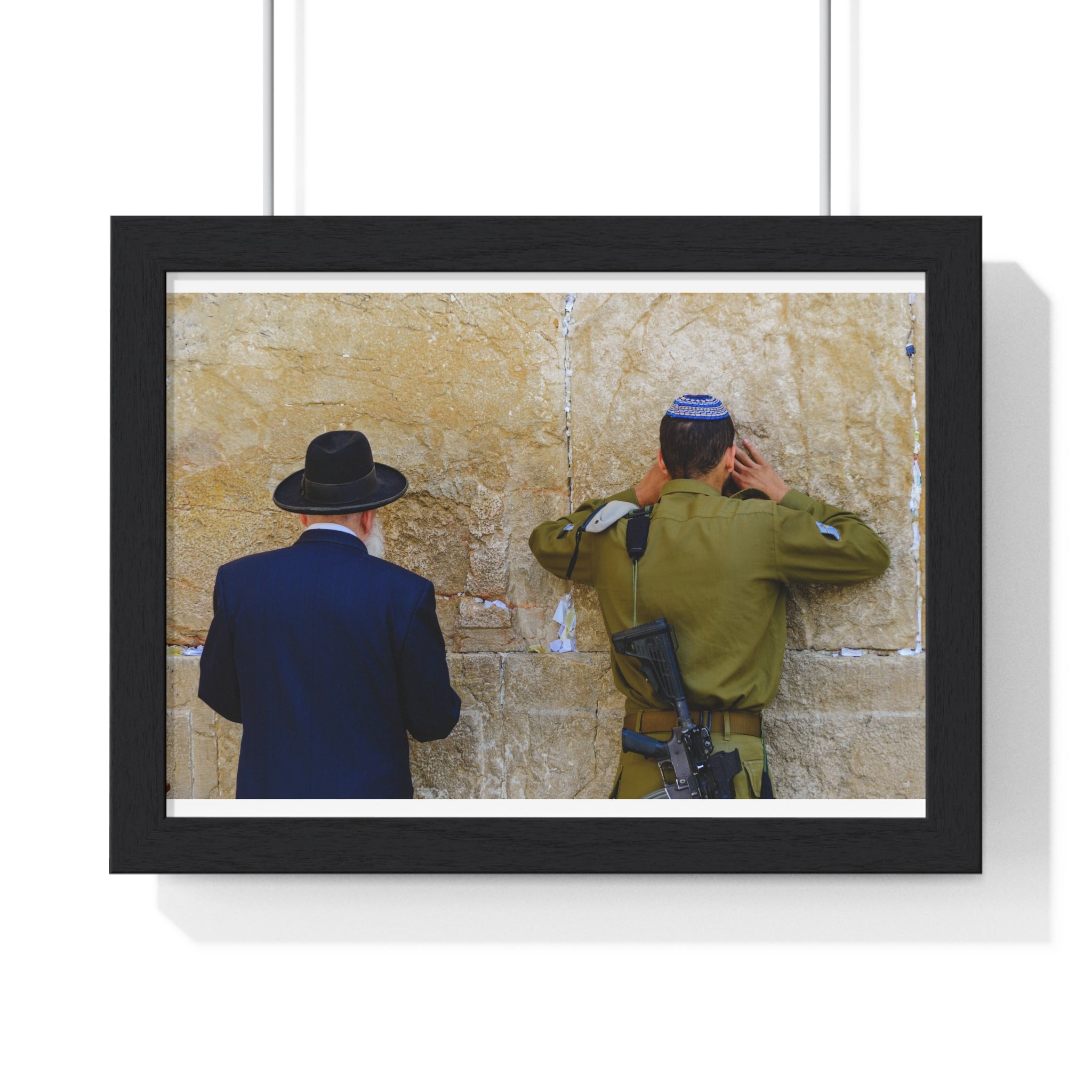 Rabbi and soldier praying at Western Wall (Kotel) in Jerusalem — Framed Horizontal Poster