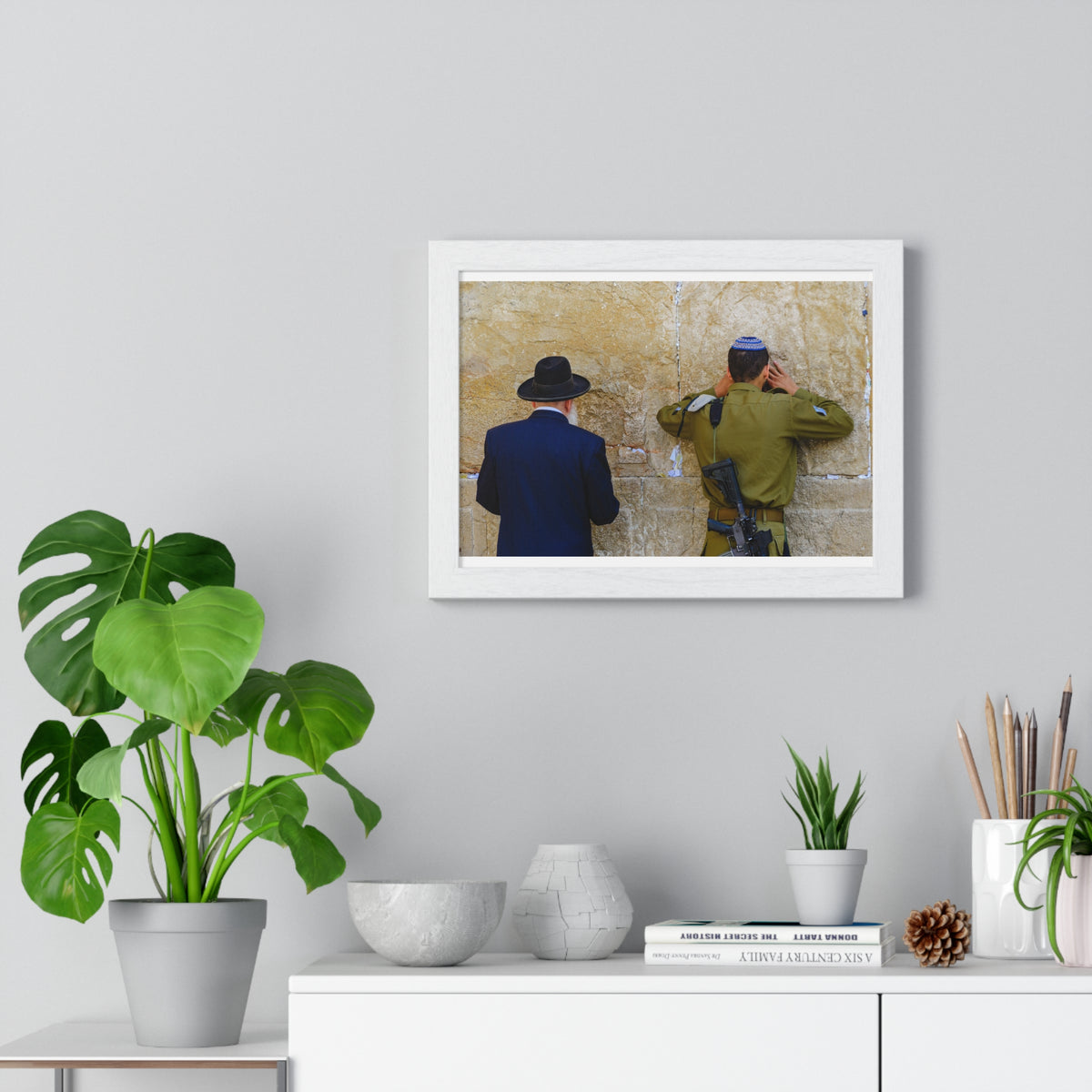 Rabbi and soldier praying at Western Wall (Kotel) in Jerusalem — Framed Horizontal Poster